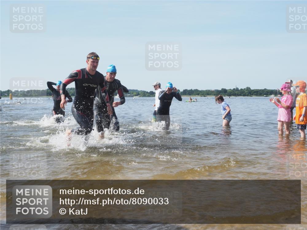 22.06.2025 - Viking Triathlon KatJ http://msf.ph/oto/8090033 22.06.2025 10:25:52 Schwimmen 10, 49, 420, 455, 485, 544, 557, 642 meine-sportfotos.de