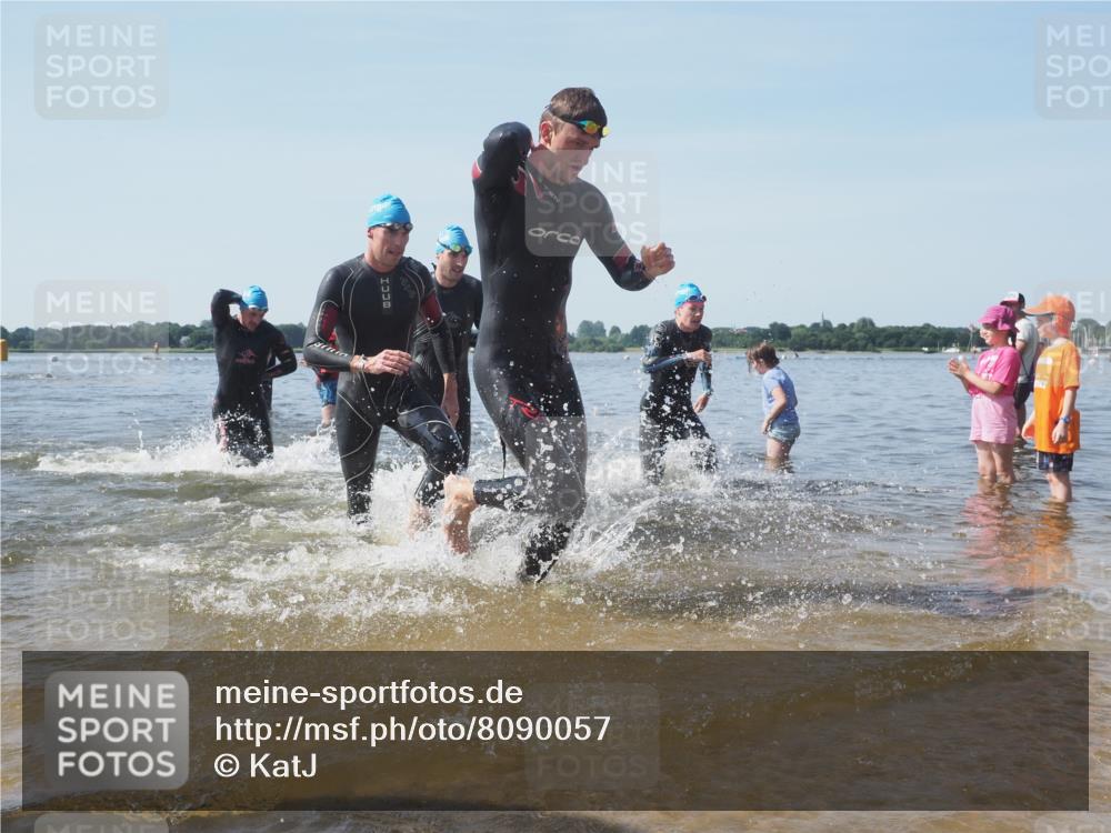 22.06.2025 - Viking Triathlon KatJ http://msf.ph/oto/8090057 22.06.2025 10:25:53 Schwimmen 10, 49, 420, 455, 485, 544, 557, 642 meine-sportfotos.de