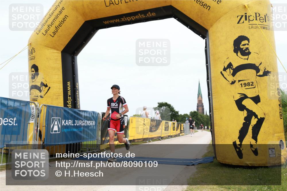 22.06.2025 - Viking Triathlon H.Heesch http://msf.ph/oto/8090109 22.06.2025 13:35:51 Laufen 635, 639 meine-sportfotos.de