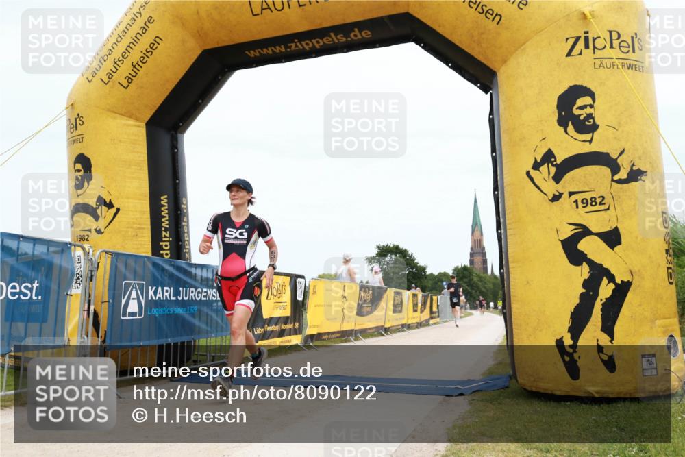 22.06.2025 - Viking Triathlon H.Heesch http://msf.ph/oto/8090122 22.06.2025 13:35:51 Laufen 635, 639 meine-sportfotos.de