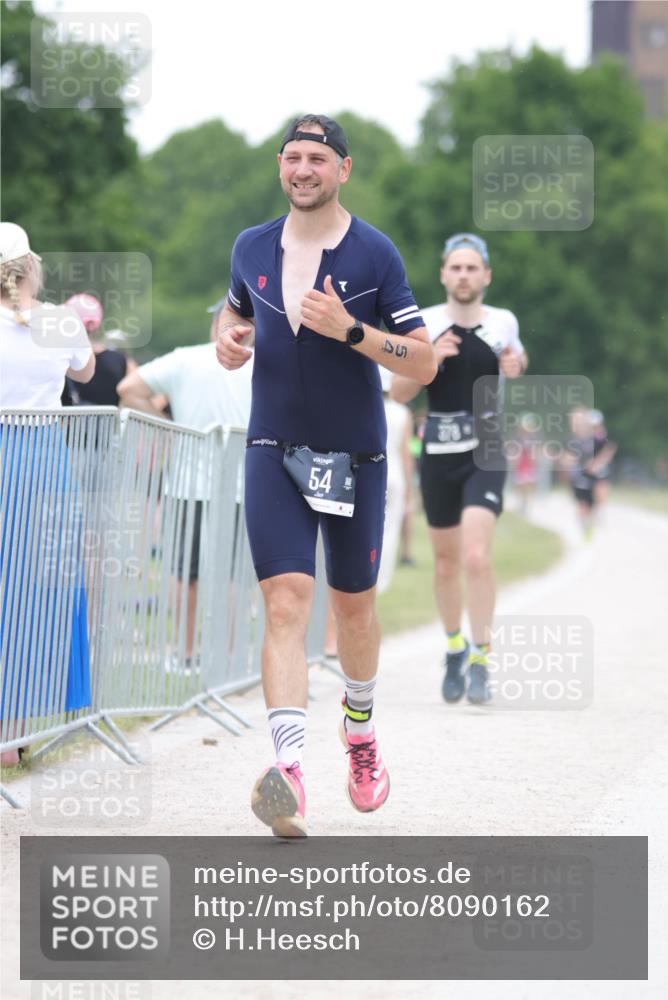 22.06.2025 - Viking Triathlon H.Heesch http://msf.ph/oto/8090162 22.06.2025 16:00:50 Laufen 54, 378, 436 meine-sportfotos.de