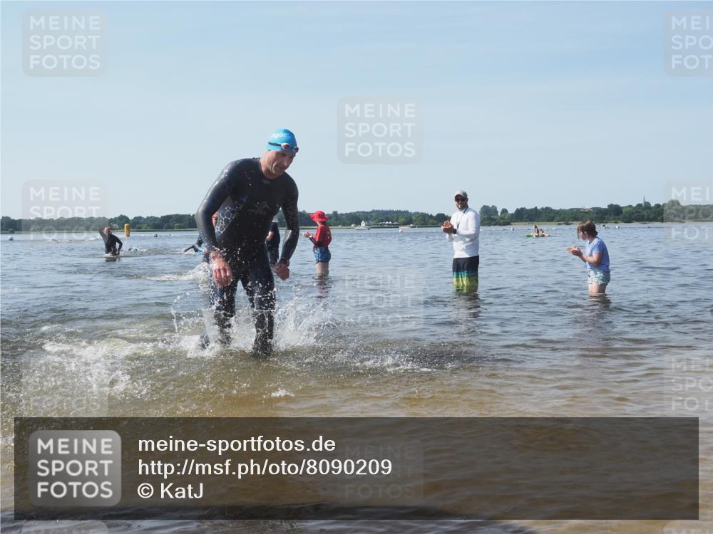 22.06.2025 - Viking Triathlon KatJ http://msf.ph/oto/8090209 22.06.2025 10:26:03 Schwimmen 9, 49, 617, 642 meine-sportfotos.de
