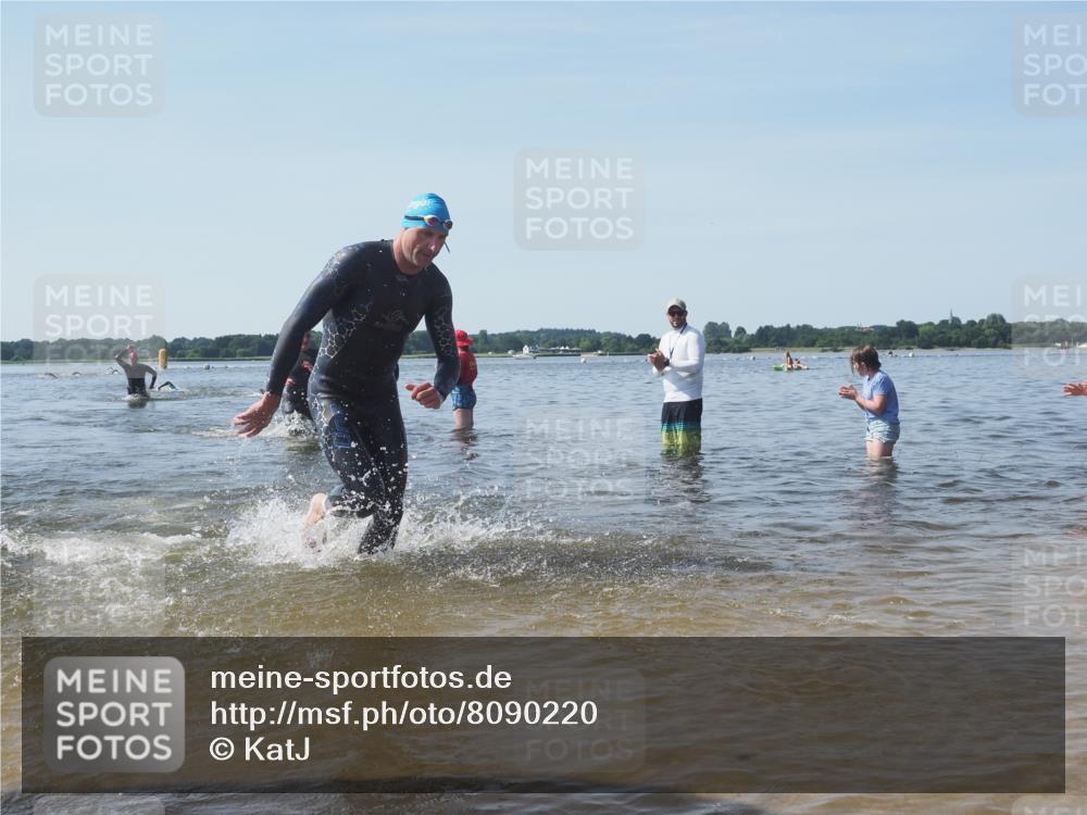 22.06.2025 - Viking Triathlon KatJ http://msf.ph/oto/8090220 22.06.2025 10:26:03 Schwimmen 9, 49, 617, 642 meine-sportfotos.de