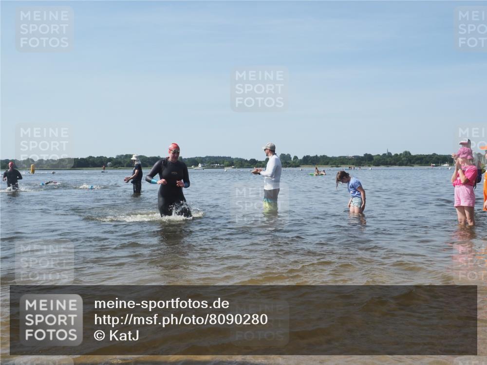 22.06.2025 - Viking Triathlon KatJ http://msf.ph/oto/8090280 22.06.2025 10:26:06 Schwimmen 9, 49, 526, 617, 642 meine-sportfotos.de