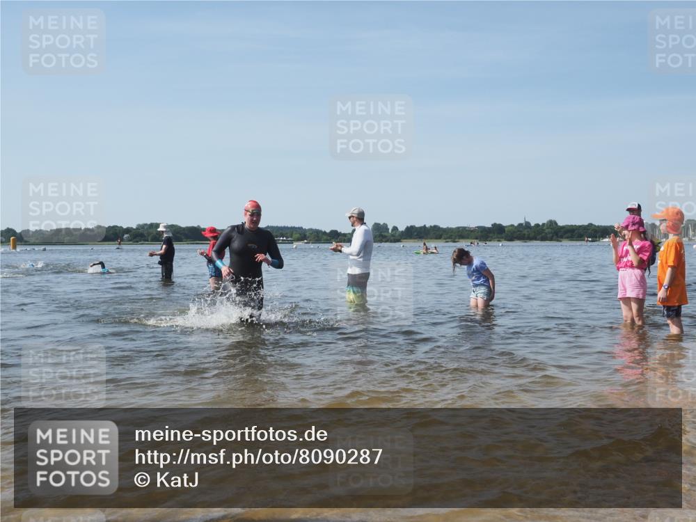 22.06.2025 - Viking Triathlon KatJ http://msf.ph/oto/8090287 22.06.2025 10:26:06 Schwimmen 9, 49, 526, 617, 642 meine-sportfotos.de