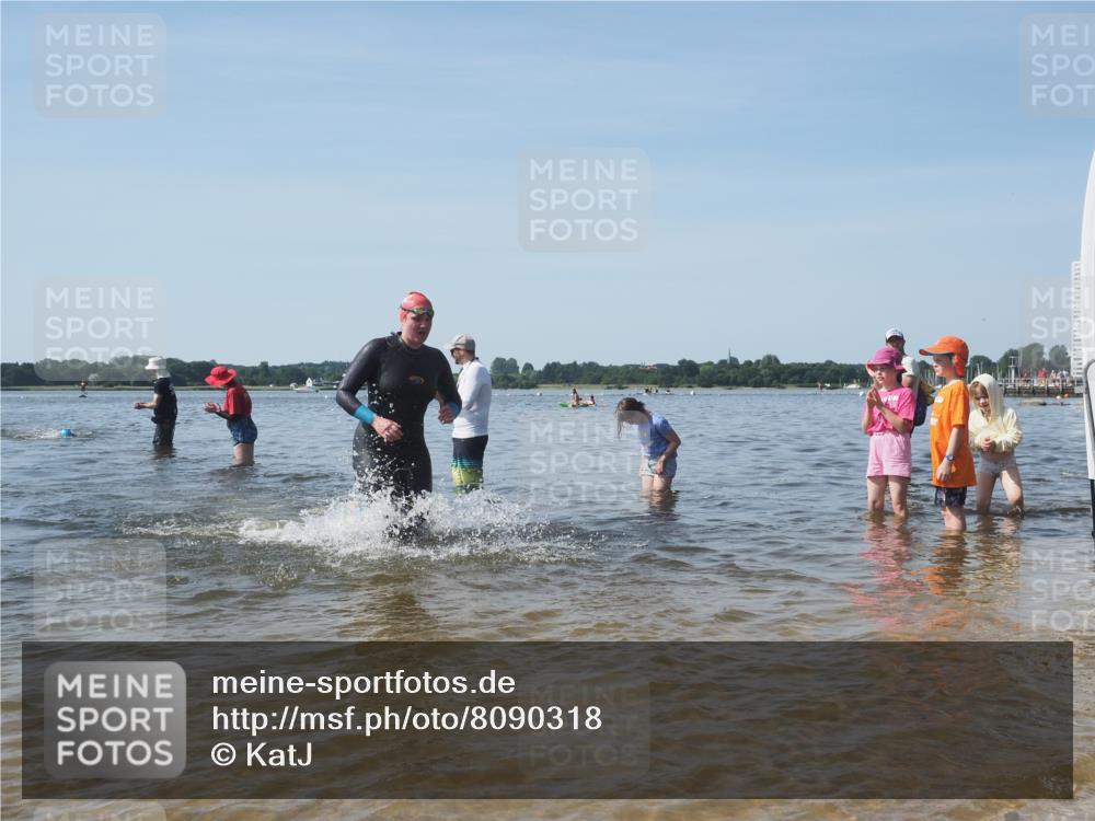22.06.2025 - Viking Triathlon KatJ http://msf.ph/oto/8090318 22.06.2025 10:26:07 Schwimmen 9, 49, 526, 617, 642 meine-sportfotos.de