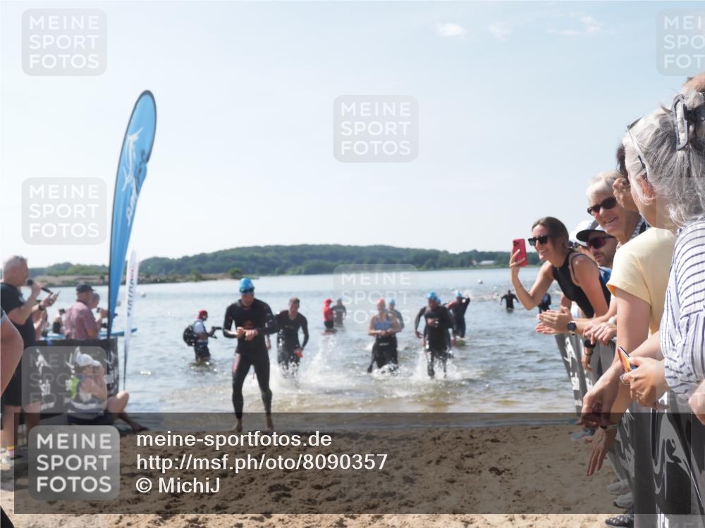 22.06.2025 - Viking Triathlon MichiJ http://msf.ph/oto/8090357 22.06.2025 10:37:51 Schwimmen 146, 335, 396, 411, 433, 506, 619, 645 meine-sportfotos.de
