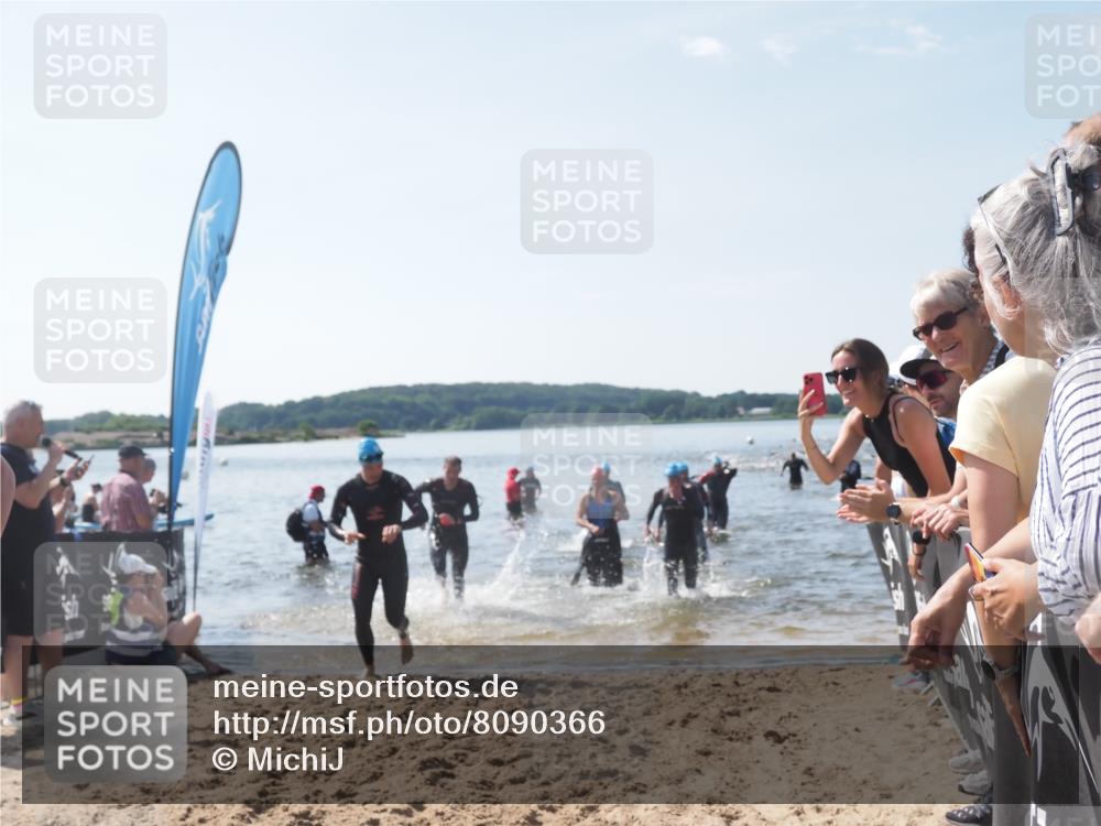 22.06.2025 - Viking Triathlon MichiJ http://msf.ph/oto/8090366 22.06.2025 10:37:51 Schwimmen 146, 335, 396, 411, 433, 506, 619, 645 meine-sportfotos.de