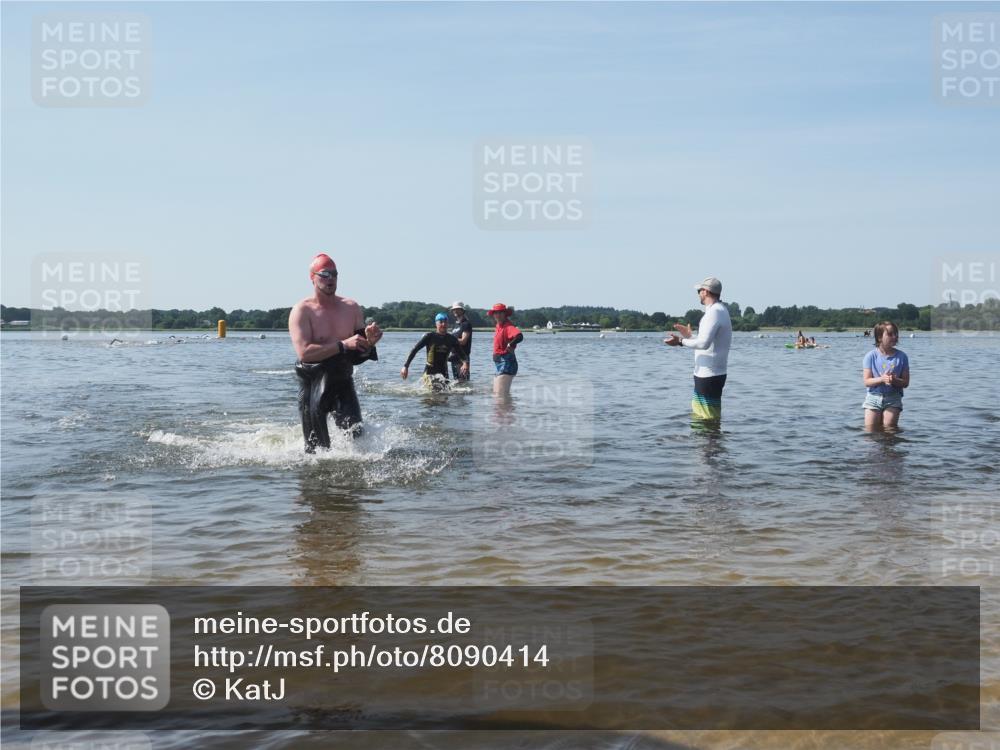 22.06.2025 - Viking Triathlon KatJ http://msf.ph/oto/8090414 22.06.2025 10:26:13 Schwimmen 9, 526, 617 meine-sportfotos.de