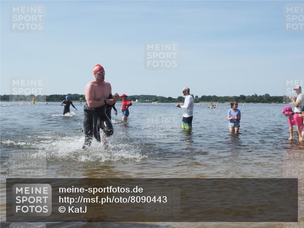 22.06.2025 - Viking Triathlon KatJ http://msf.ph/oto/8090443 22.06.2025 10:26:14 Schwimmen 9, 526, 617 meine-sportfotos.de