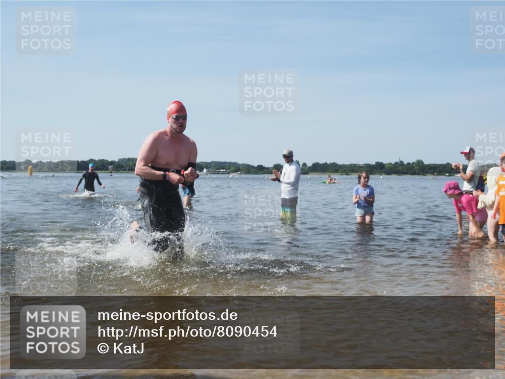 22.06.2025 - Viking Triathlon KatJ http://msf.ph/oto/8090454 22.06.2025 10:26:14 Schwimmen 9, 526, 617 meine-sportfotos.de