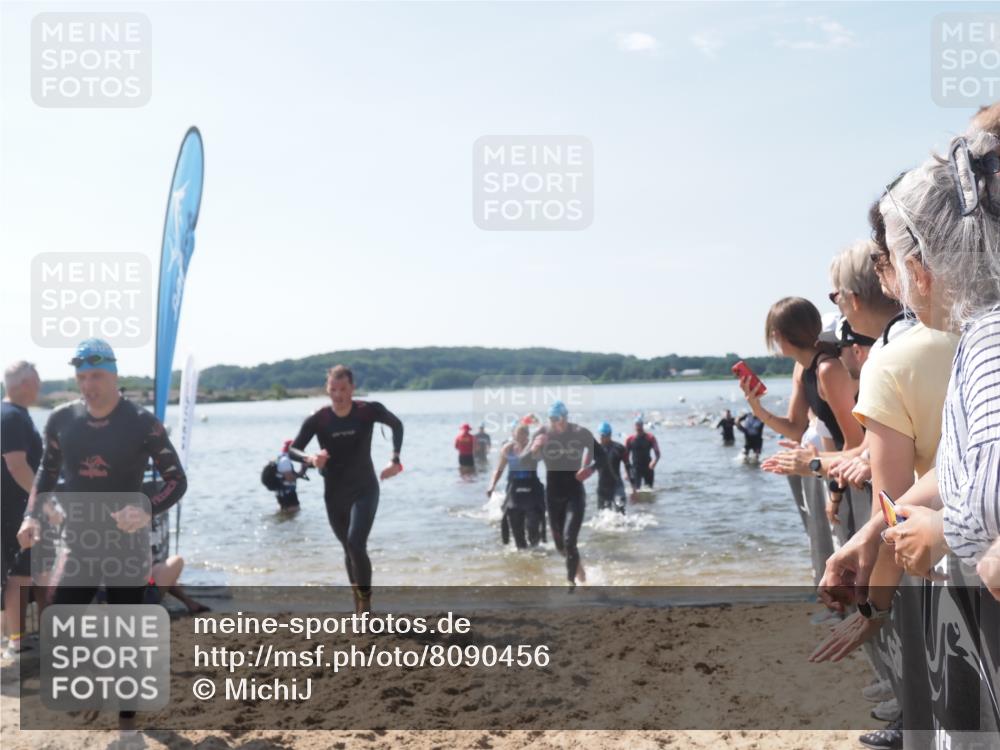 22.06.2025 - Viking Triathlon MichiJ http://msf.ph/oto/8090456 22.06.2025 10:37:53 Schwimmen 146, 335, 396, 411, 433, 506, 619, 645 meine-sportfotos.de