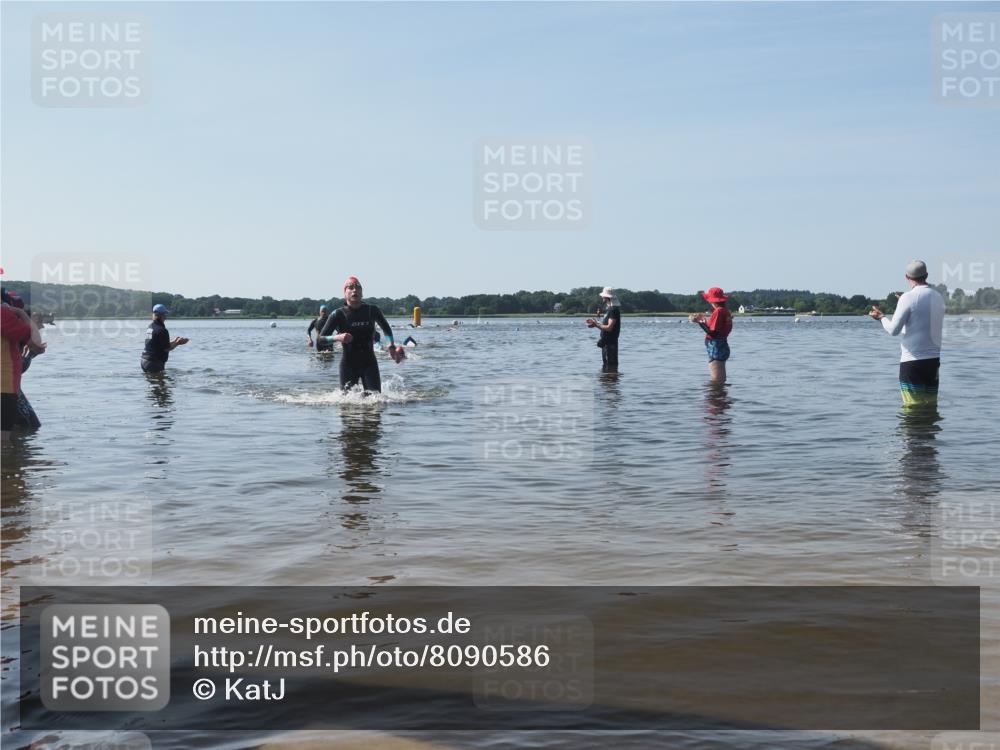 22.06.2025 - Viking Triathlon KatJ http://msf.ph/oto/8090586 22.06.2025 10:26:51 Schwimmen 145, 288, 610, 661 meine-sportfotos.de