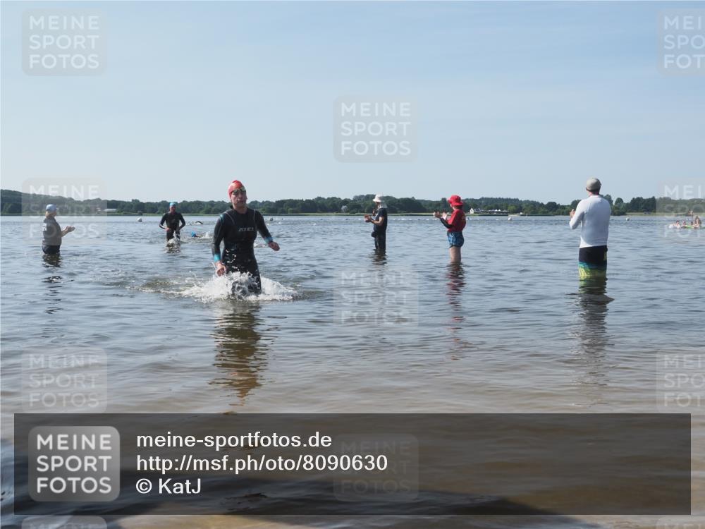 22.06.2025 - Viking Triathlon KatJ http://msf.ph/oto/8090630 22.06.2025 10:26:53 Schwimmen 145, 288, 610, 623, 661 meine-sportfotos.de