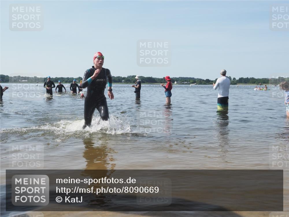 22.06.2025 - Viking Triathlon KatJ http://msf.ph/oto/8090669 22.06.2025 10:26:54 Schwimmen 52, 145, 288, 610, 623, 661 meine-sportfotos.de