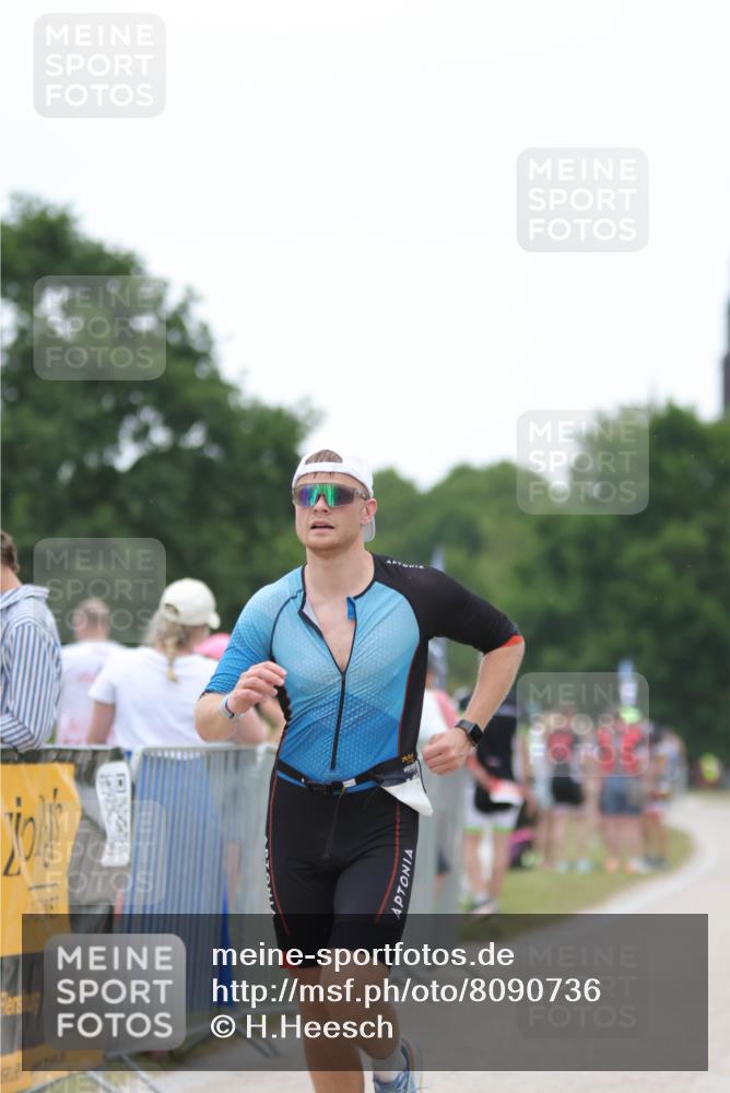 22.06.2025 - Viking Triathlon H.Heesch http://msf.ph/oto/8090736 22.06.2025 16:01:32 Laufen 121 meine-sportfotos.de
