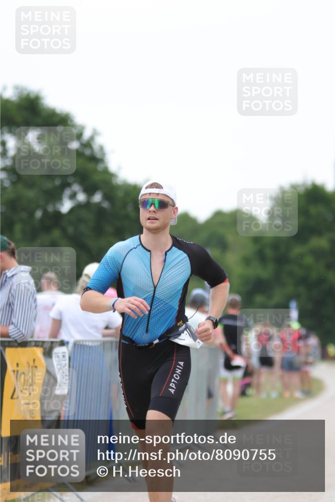 22.06.2025 - Viking Triathlon H.Heesch http://msf.ph/oto/8090755 22.06.2025 16:01:32 Laufen 121 meine-sportfotos.de