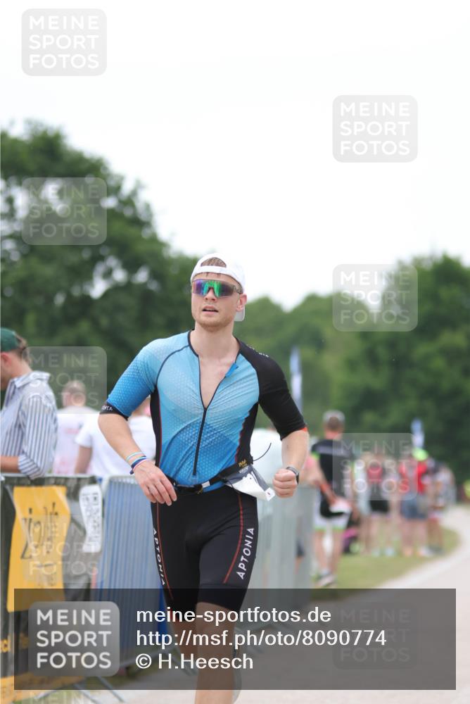 22.06.2025 - Viking Triathlon H.Heesch http://msf.ph/oto/8090774 22.06.2025 16:01:32 Laufen 121 meine-sportfotos.de