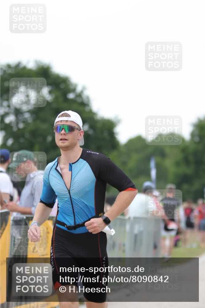 22.06.2025 - Viking Triathlon H.Heesch http://msf.ph/oto/8090842 22.06.2025 16:01:33 Laufen 121 meine-sportfotos.de