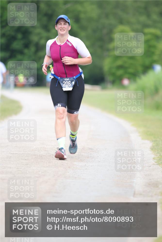 22.06.2025 - Viking Triathlon H.Heesch http://msf.ph/oto/8090893 22.06.2025 17:00:24 Laufen 206 meine-sportfotos.de