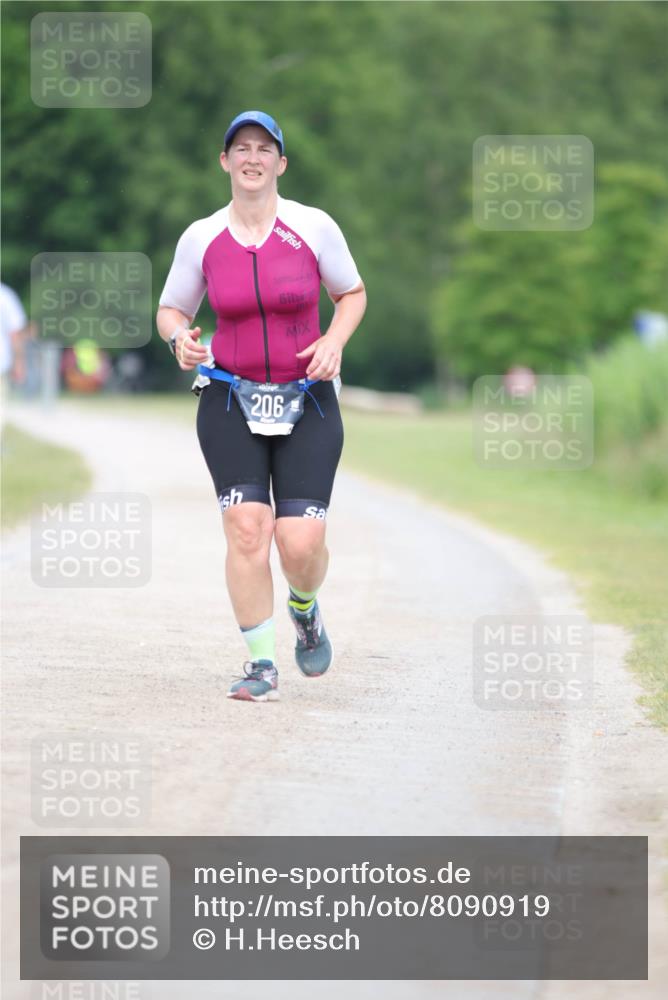 22.06.2025 - Viking Triathlon H.Heesch http://msf.ph/oto/8090919 22.06.2025 17:00:24 Laufen 206 meine-sportfotos.de