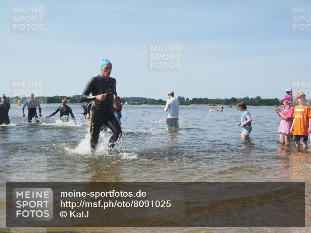 22.06.2025 - Viking Triathlon KatJ http://msf.ph/oto/8091025 22.06.2025 10:27:06 Schwimmen 52, 81, 145, 288, 623, 661 meine-sportfotos.de