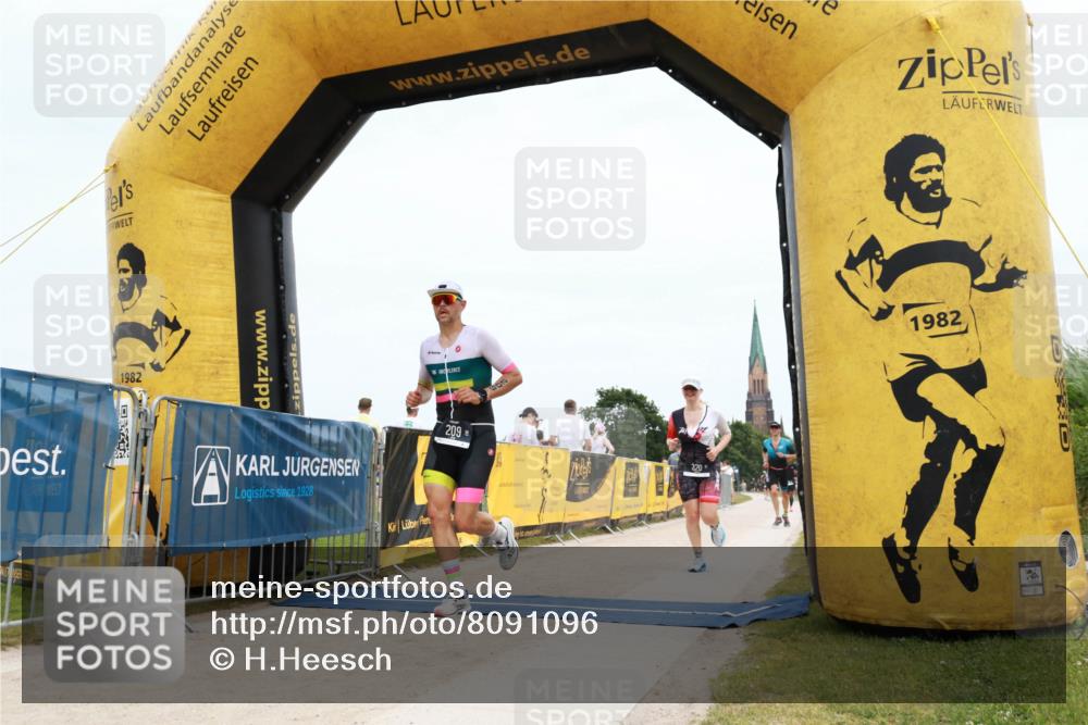 22.06.2025 - Viking Triathlon H.Heesch http://msf.ph/oto/8091096 22.06.2025 13:42:25 Laufen 209, 316, 320, 326, 493, 621 meine-sportfotos.de