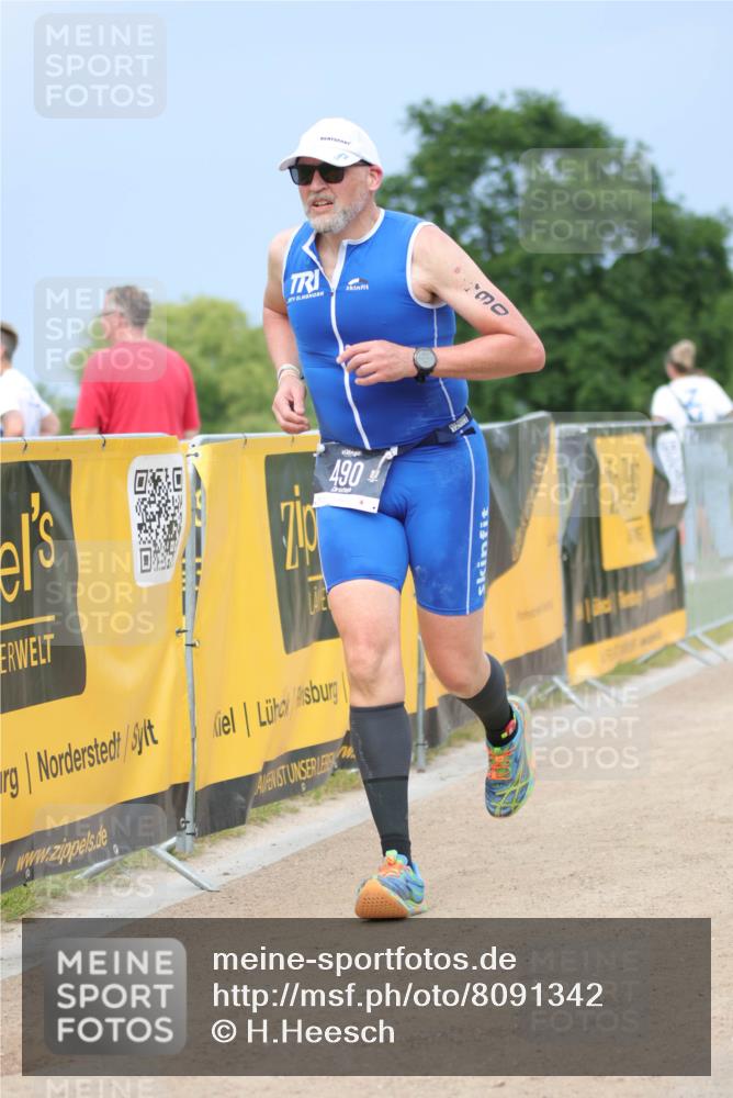 22.06.2025 - Viking Triathlon H.Heesch http://msf.ph/oto/8091342 22.06.2025 17:01:36 Laufen 490 meine-sportfotos.de