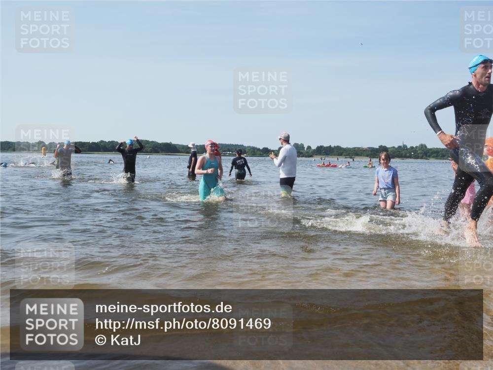 22.06.2025 - Viking Triathlon KatJ http://msf.ph/oto/8091469 22.06.2025 10:27:39 Schwimmen 1, 176, 198, 230, 272, 611 meine-sportfotos.de