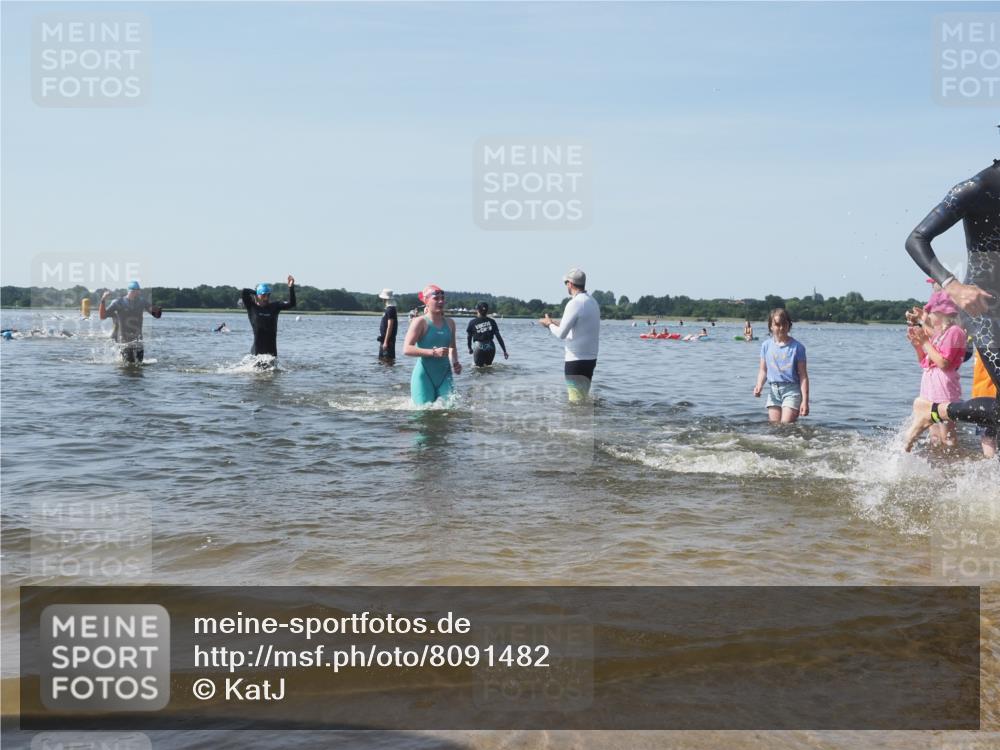 22.06.2025 - Viking Triathlon KatJ http://msf.ph/oto/8091482 22.06.2025 10:27:39 Schwimmen 1, 176, 198, 230, 272, 611 meine-sportfotos.de
