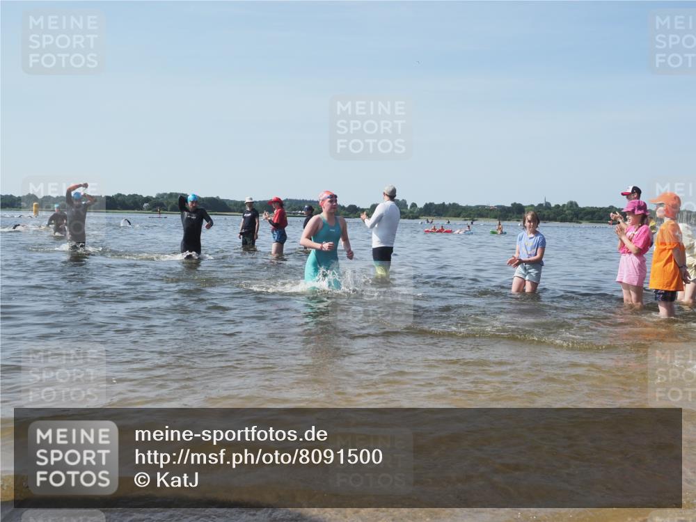 22.06.2025 - Viking Triathlon KatJ http://msf.ph/oto/8091500 22.06.2025 10:27:40 Schwimmen 1, 176, 198, 230, 272, 534, 611 meine-sportfotos.de