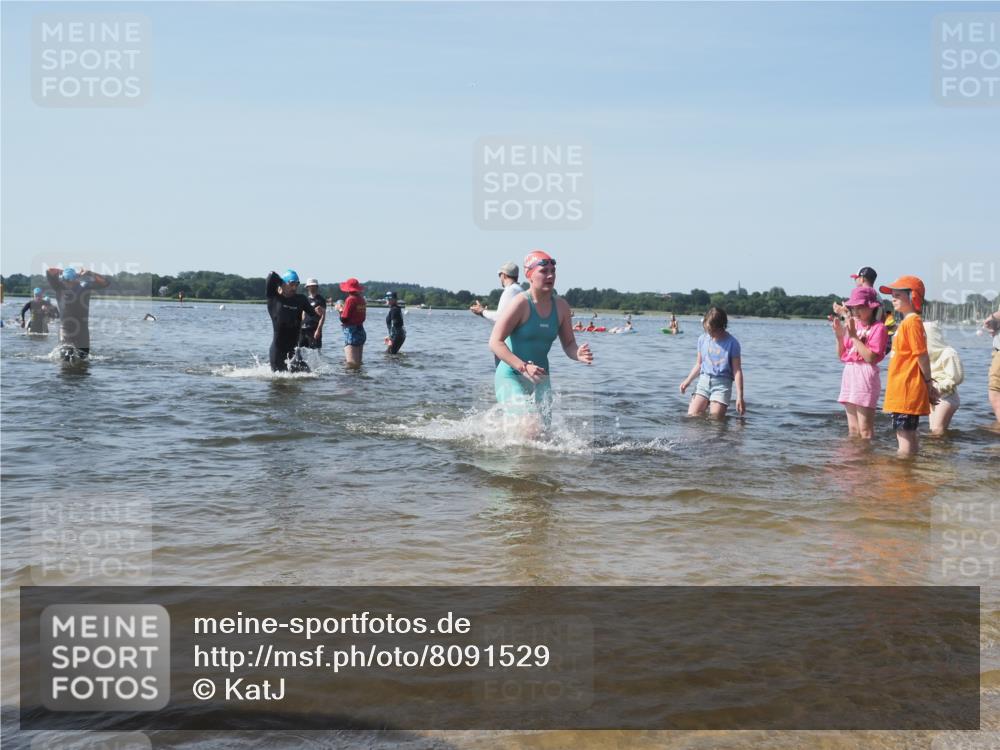 22.06.2025 - Viking Triathlon KatJ http://msf.ph/oto/8091529 22.06.2025 10:27:40 Schwimmen 1, 176, 198, 230, 272, 534, 611 meine-sportfotos.de