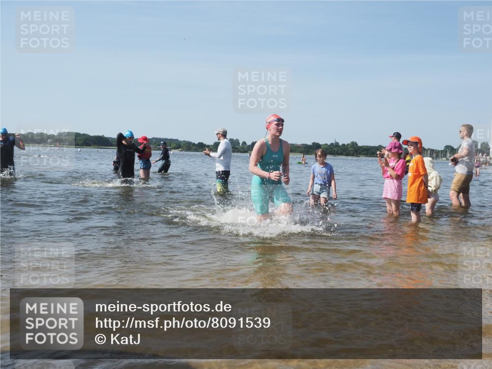 22.06.2025 - Viking Triathlon KatJ http://msf.ph/oto/8091539 22.06.2025 10:27:41 Schwimmen 1, 176, 198, 230, 272, 534, 611 meine-sportfotos.de