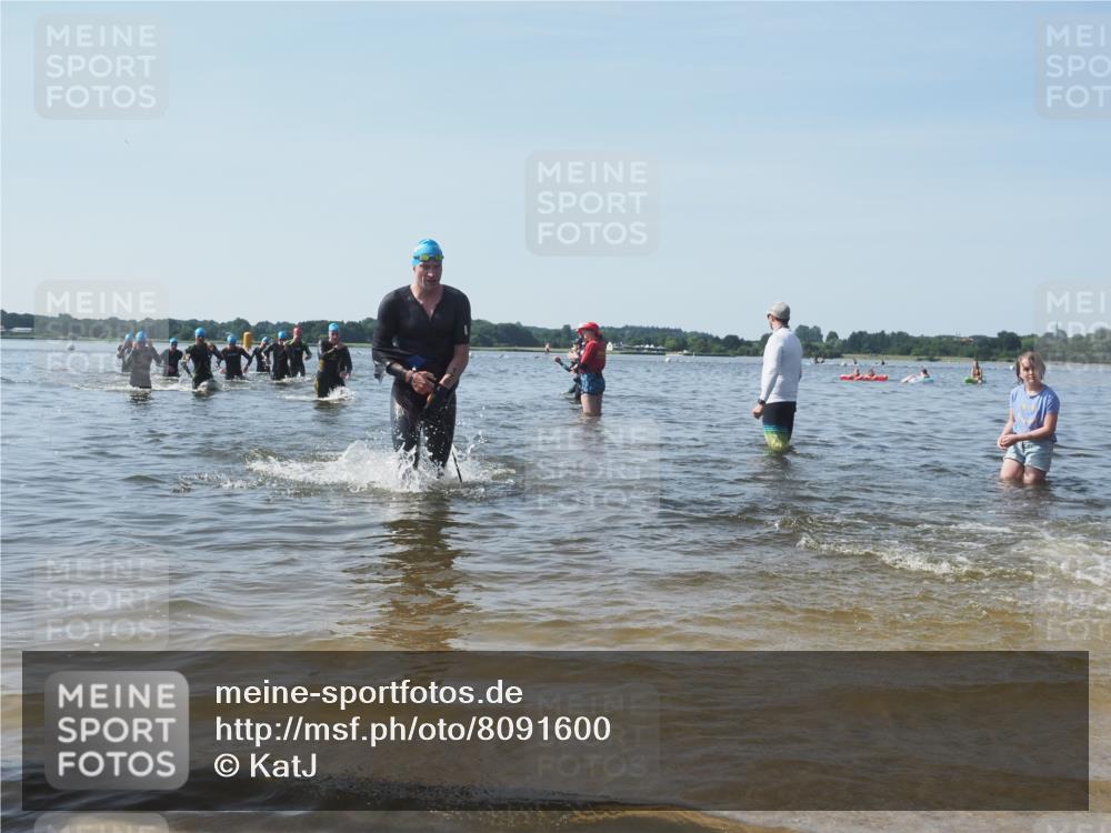 22.06.2025 - Viking Triathlon KatJ http://msf.ph/oto/8091600 22.06.2025 10:27:46 Schwimmen 1, 90, 176, 198, 230, 534, 616 meine-sportfotos.de