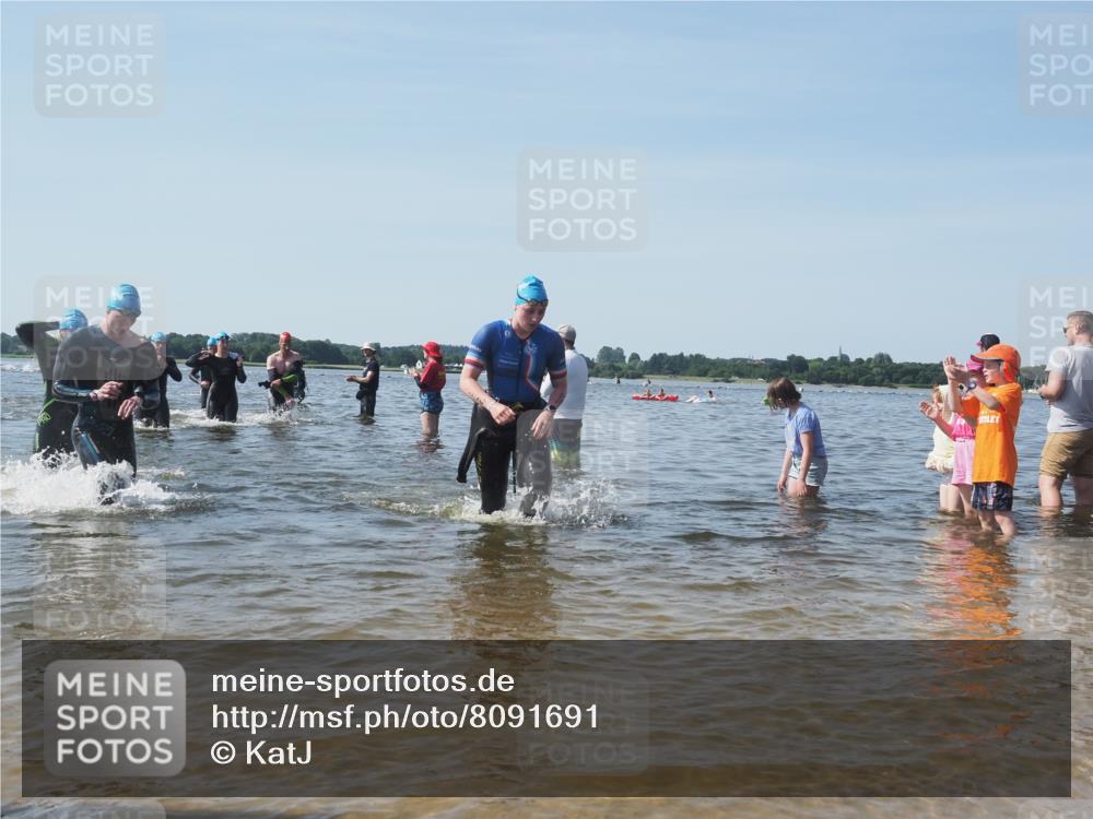 22.06.2025 - Viking Triathlon KatJ http://msf.ph/oto/8091691 22.06.2025 10:27:55 Schwimmen 14, 90, 178, 196, 198, 230, 289, 401, 534, 616 meine-sportfotos.de