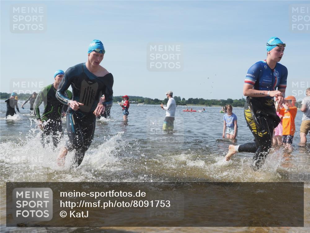 22.06.2025 - Viking Triathlon KatJ http://msf.ph/oto/8091753 22.06.2025 10:27:57 Schwimmen 14, 90, 178, 196, 198, 230, 289, 401, 534, 616 meine-sportfotos.de