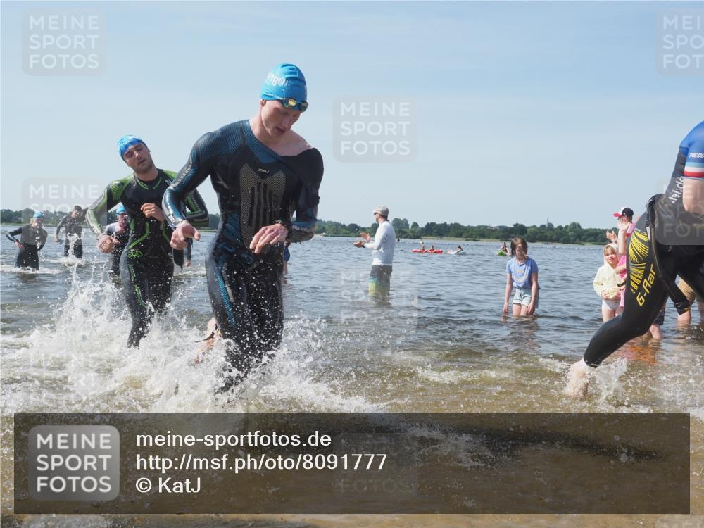 22.06.2025 - Viking Triathlon KatJ http://msf.ph/oto/8091777 22.06.2025 10:27:57 Schwimmen 14, 90, 178, 196, 198, 230, 289, 401, 534, 616 meine-sportfotos.de