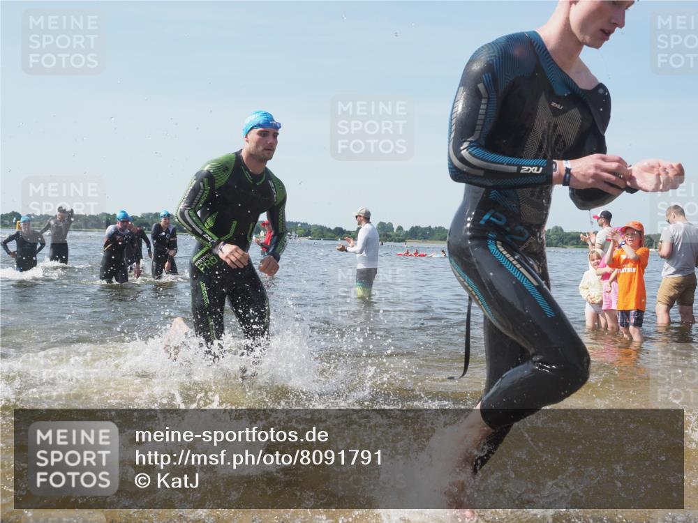 22.06.2025 - Viking Triathlon KatJ http://msf.ph/oto/8091791 22.06.2025 10:27:57 Schwimmen 14, 90, 178, 196, 198, 230, 289, 401, 534, 616 meine-sportfotos.de