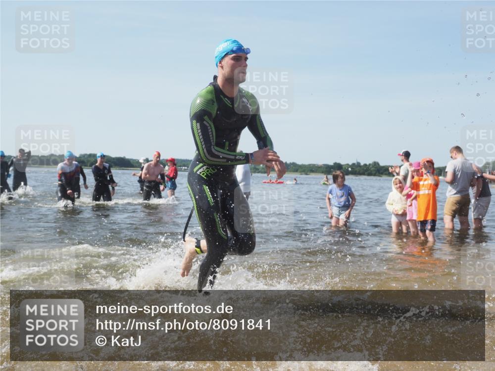 22.06.2025 - Viking Triathlon KatJ http://msf.ph/oto/8091841 22.06.2025 10:27:58 Schwimmen 14, 90, 178, 196, 198, 230, 289, 401, 534, 616 meine-sportfotos.de