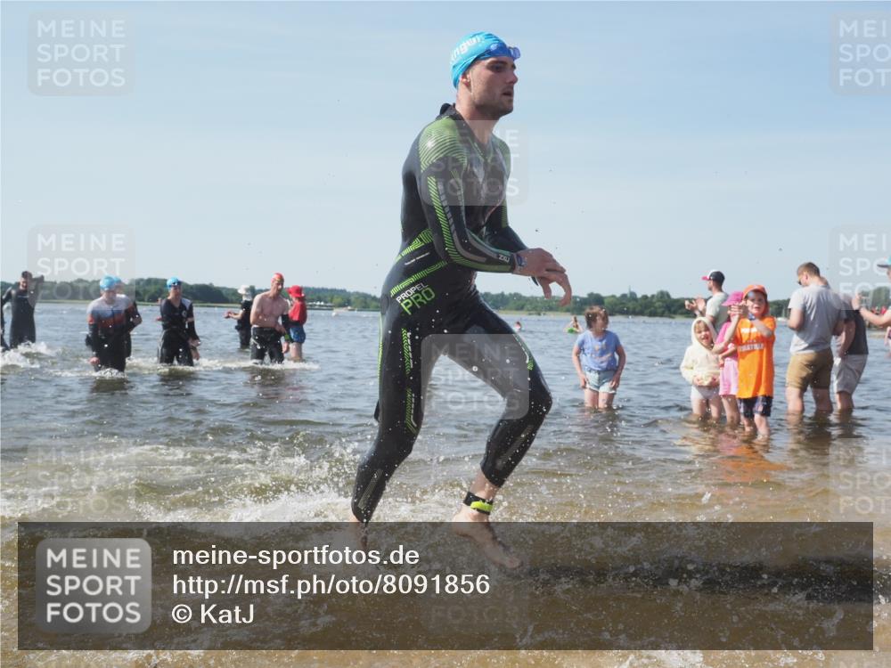22.06.2025 - Viking Triathlon KatJ http://msf.ph/oto/8091856 22.06.2025 10:27:58 Schwimmen 14, 90, 178, 196, 198, 230, 289, 401, 534, 616 meine-sportfotos.de