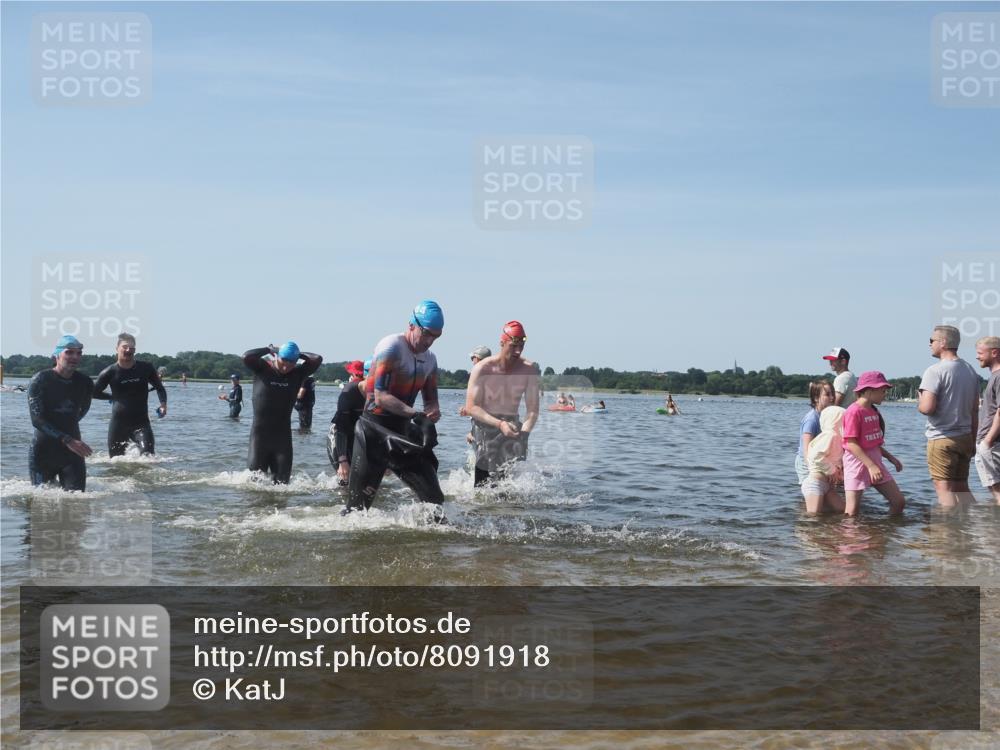 22.06.2025 - Viking Triathlon KatJ http://msf.ph/oto/8091918 22.06.2025 10:28:02 Schwimmen 14, 90, 178, 196, 289, 367, 401, 616 meine-sportfotos.de