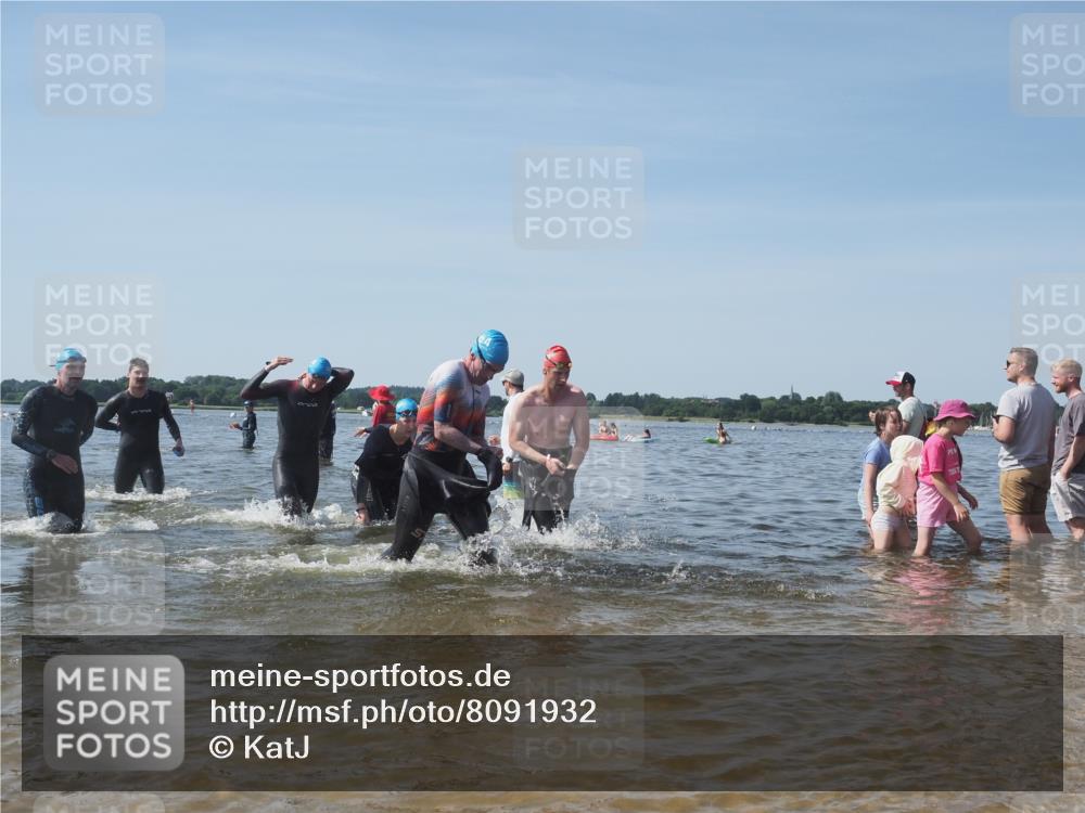 22.06.2025 - Viking Triathlon KatJ http://msf.ph/oto/8091932 22.06.2025 10:28:02 Schwimmen 14, 90, 178, 196, 289, 367, 401, 616 meine-sportfotos.de