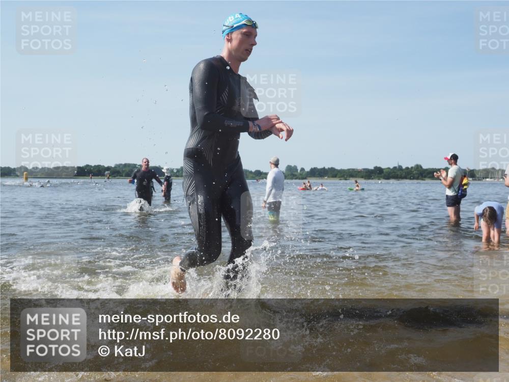 22.06.2025 - Viking Triathlon KatJ http://msf.ph/oto/8092280 22.06.2025 10:28:09 Schwimmen 14, 178, 196, 367, 401 meine-sportfotos.de