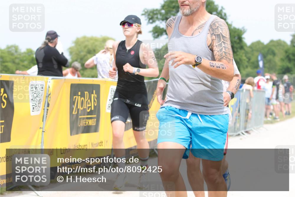22.06.2025 - Viking Triathlon H.Heesch http://msf.ph/oto/8092425 22.06.2025 15:15:10 Laufen 374, 638 meine-sportfotos.de