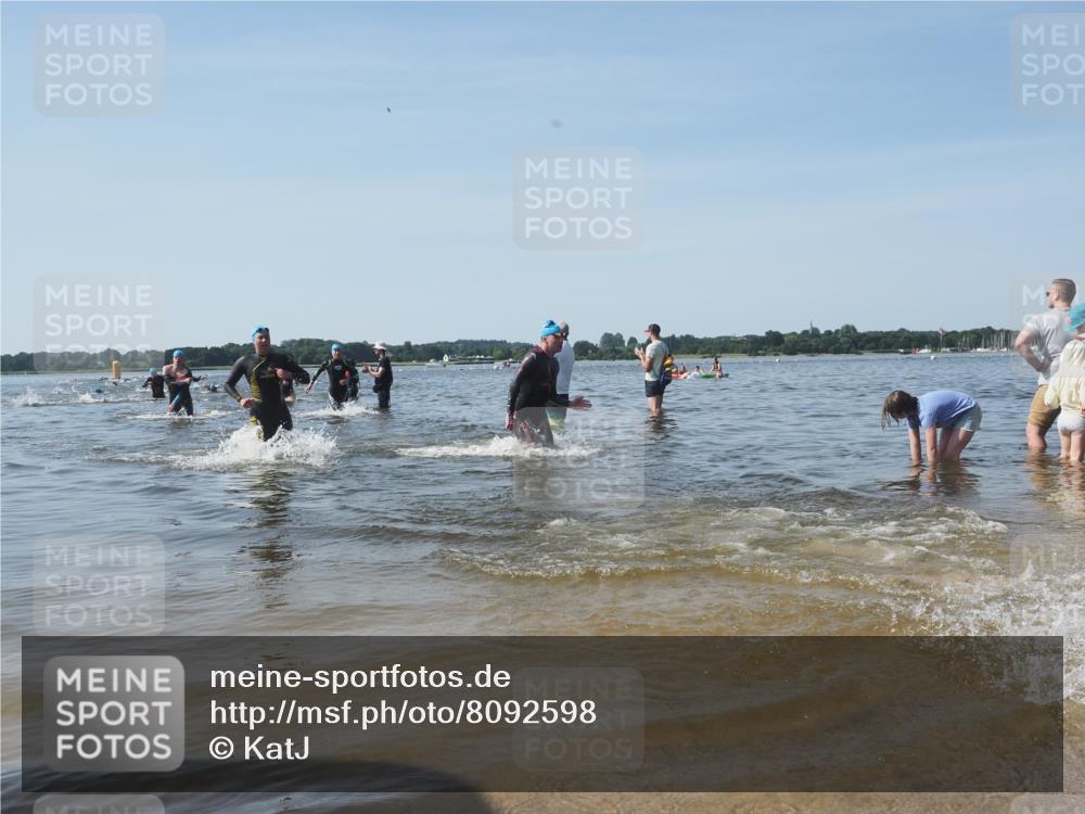 22.06.2025 - Viking Triathlon KatJ http://msf.ph/oto/8092598 22.06.2025 10:28:51 Schwimmen 15, 258, 301, 368, 384, 414, 443, 628 meine-sportfotos.de