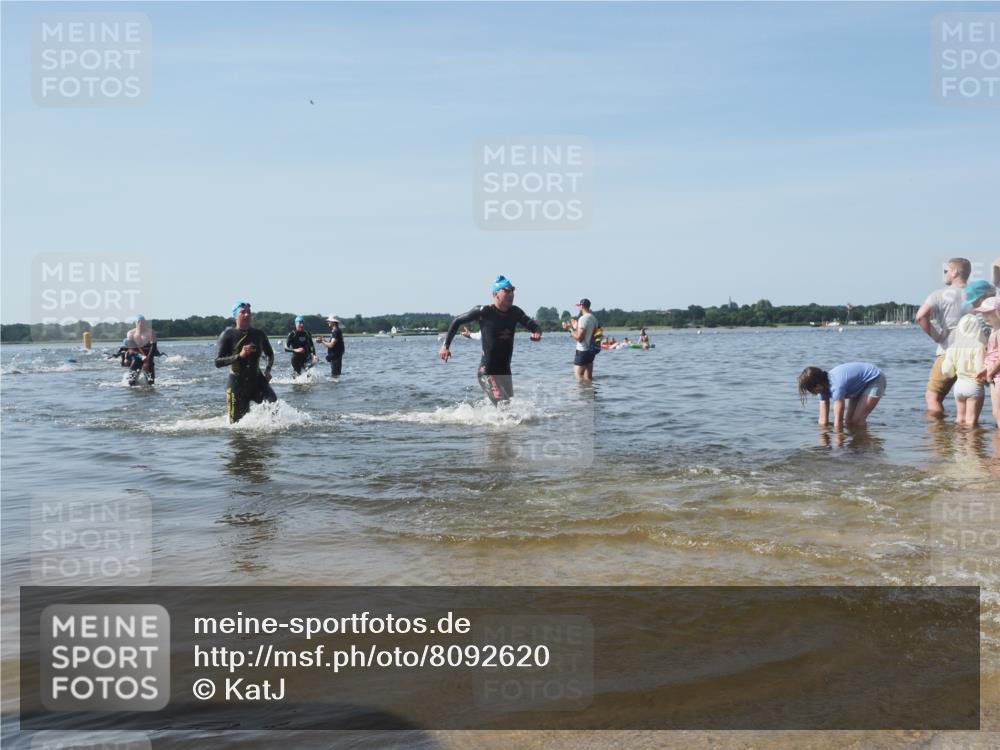 22.06.2025 - Viking Triathlon KatJ http://msf.ph/oto/8092620 22.06.2025 10:28:51 Schwimmen 15, 258, 301, 368, 384, 414, 443, 628 meine-sportfotos.de
