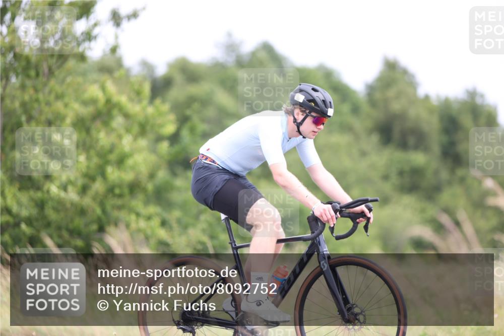 22.06.2025 - Viking Triathlon Yannick Fuchs http://msf.ph/oto/8092752 22.06.2025 13:35:55 Radfahren 357 meine-sportfotos.de