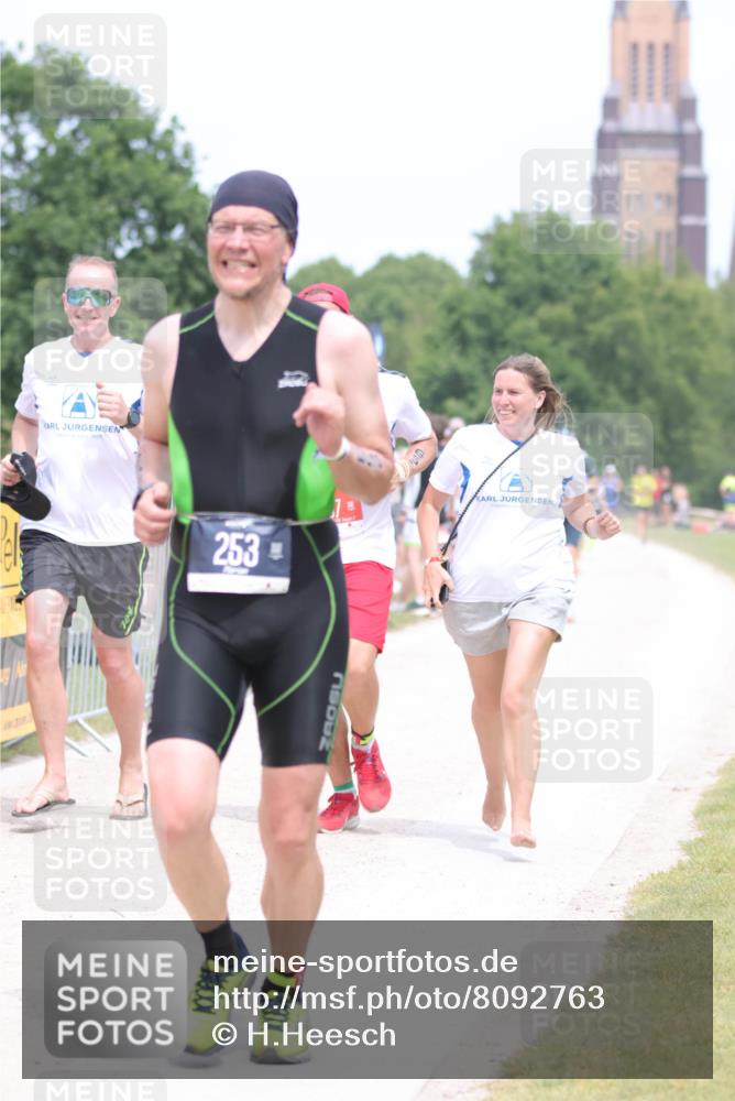 22.06.2025 - Viking Triathlon H.Heesch http://msf.ph/oto/8092763 22.06.2025 15:16:56 Laufen 253, 657 meine-sportfotos.de