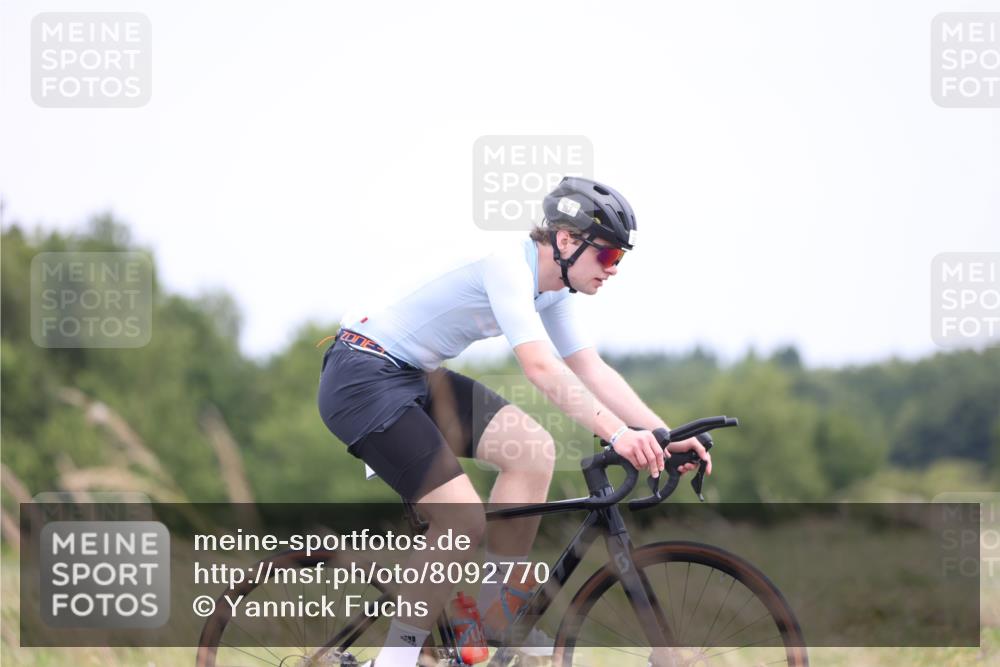 22.06.2025 - Viking Triathlon Yannick Fuchs http://msf.ph/oto/8092770 22.06.2025 13:35:56 Radfahren 357 meine-sportfotos.de