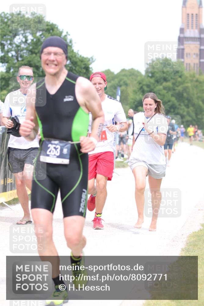 22.06.2025 - Viking Triathlon H.Heesch http://msf.ph/oto/8092771 22.06.2025 15:16:56 Laufen 253, 657 meine-sportfotos.de